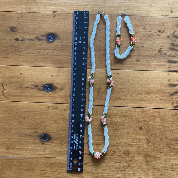 Vintage Twisted Rice Mother Of Pearl, Coral and Jade Set - Picture 7 of 11